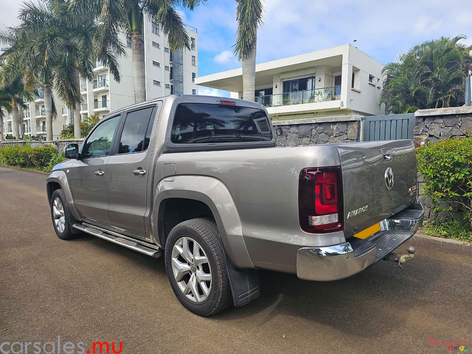 2018' Volkswagen Amarok 3.0 V6 TDI 4motion photo #3