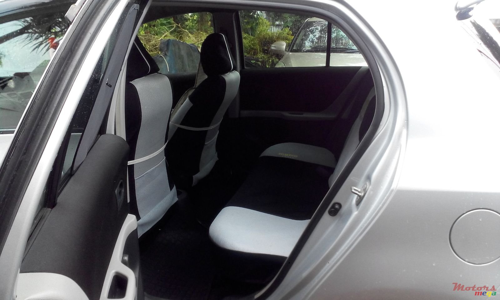 2009' Toyota Yaris photo #5