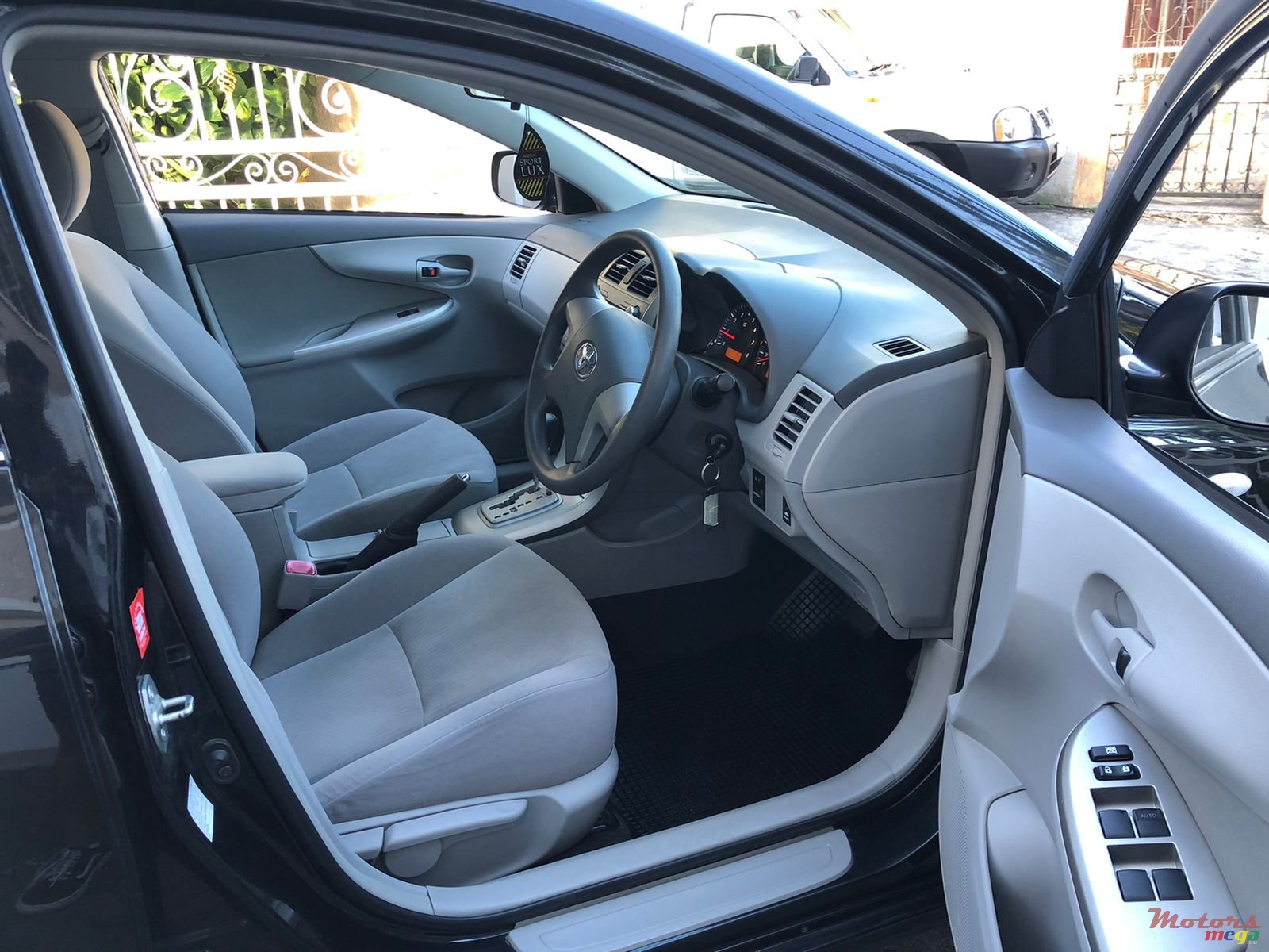 2010' Toyota Corolla photo #5