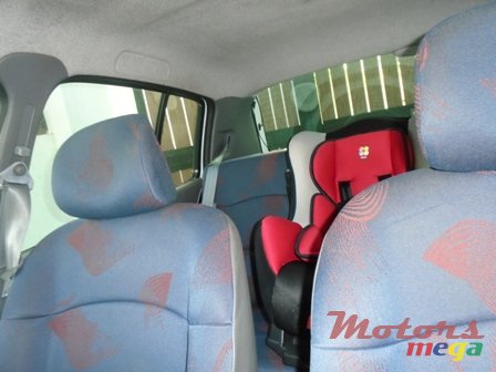 2001' Renault Clio photo #3