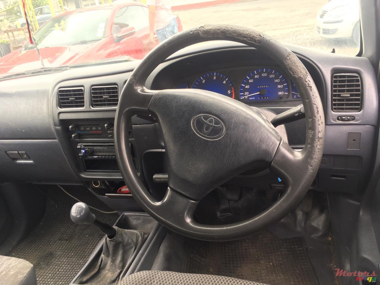 2004' Toyota Hilux photo #4