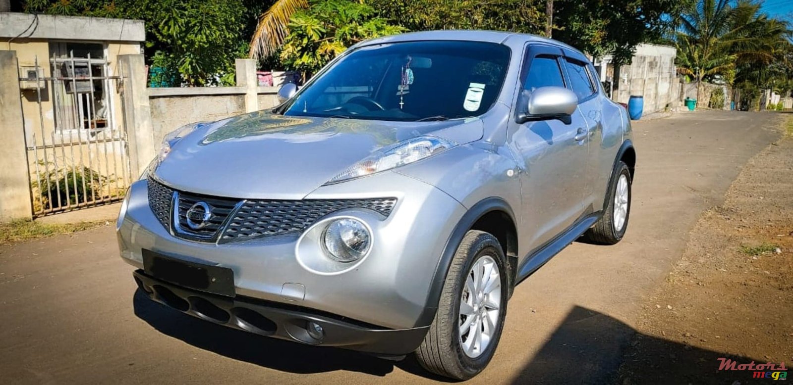 2012' Nissan Juke photo #3