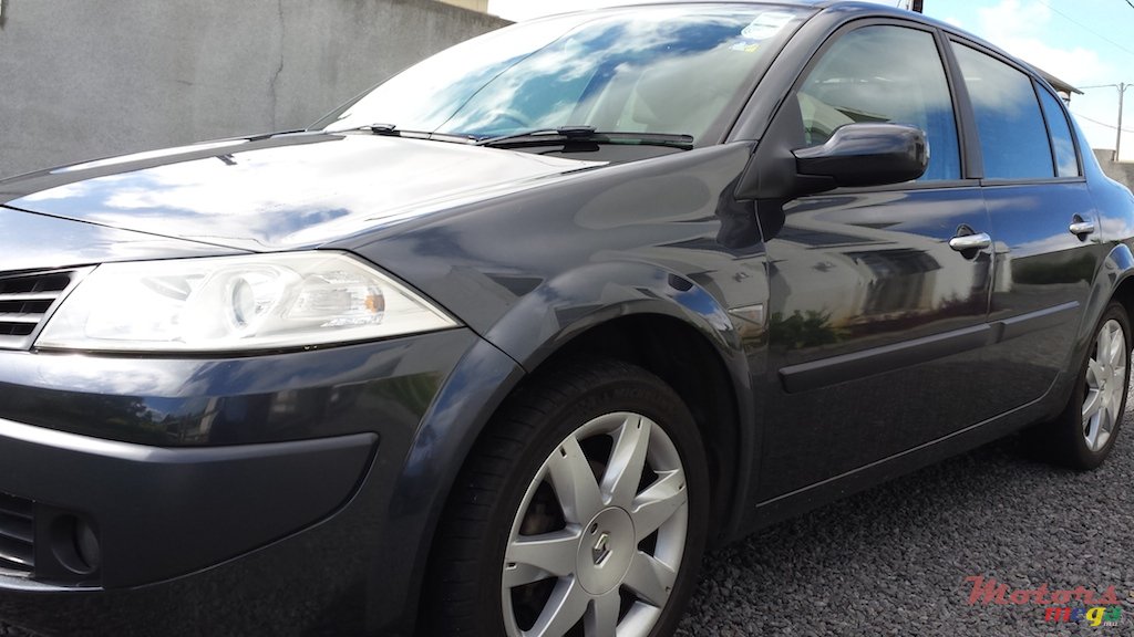 2009' Renault Megane photo #1