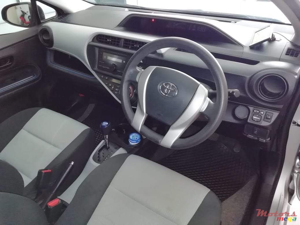 2013' Toyota Aqua photo #6