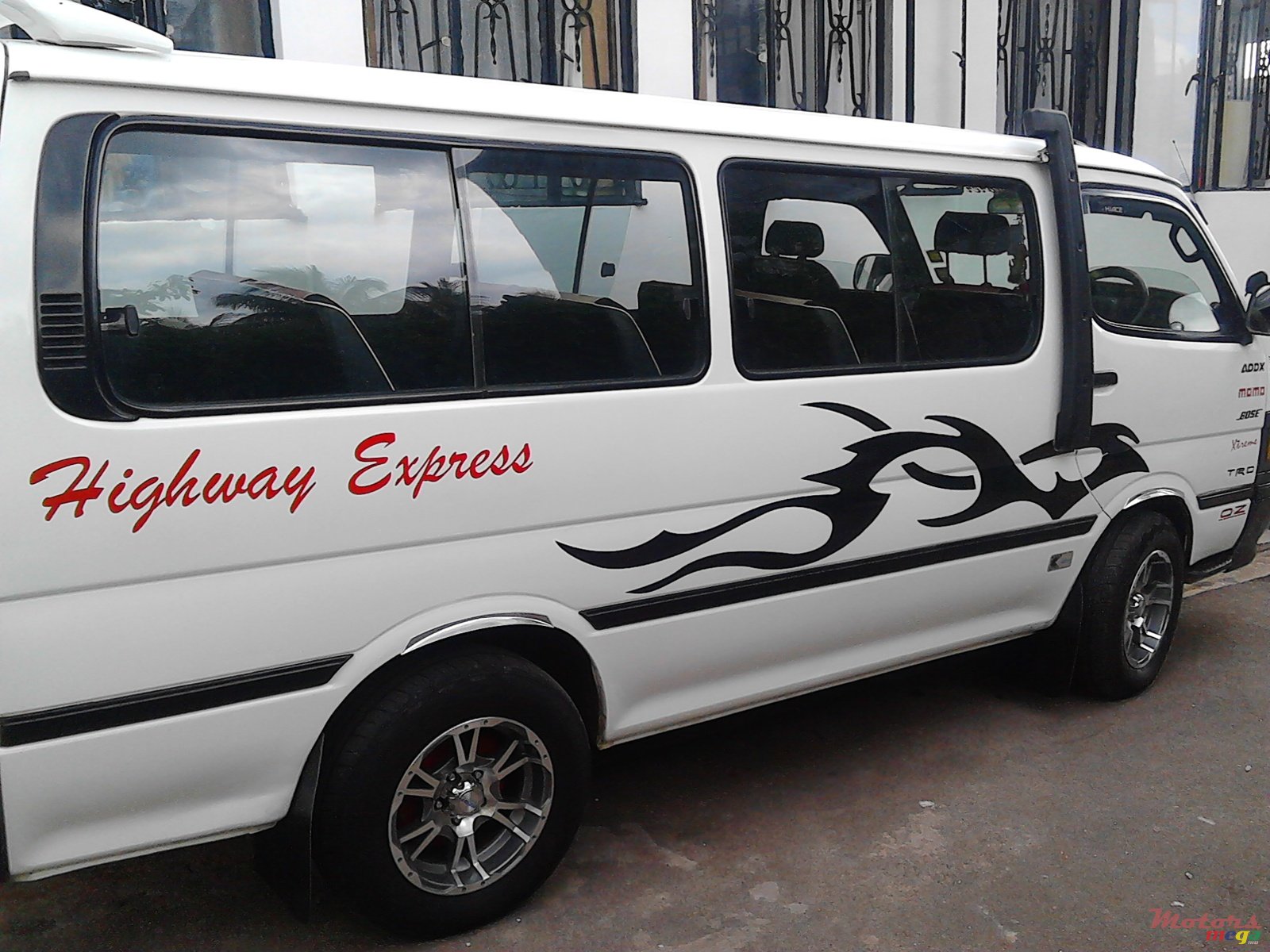 2000' Toyota photo #4