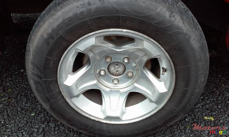 1998' Toyota Hilux 2x4 photo #3