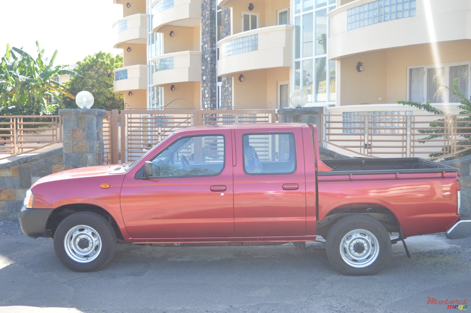 2012' Nissan Navara photo #1
