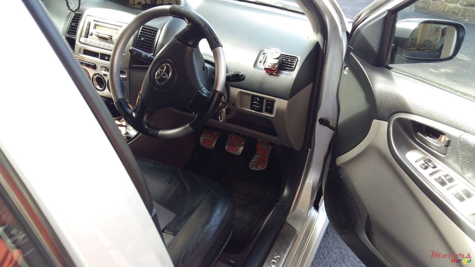 2004' Toyota (Vios) photo #2