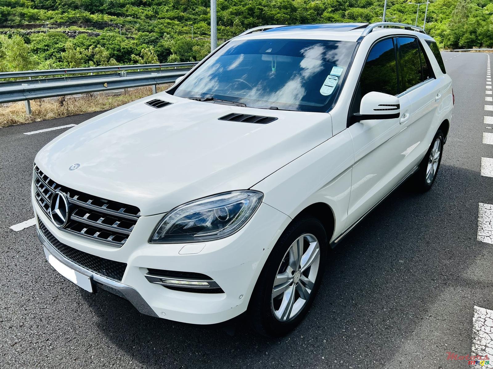 2012' Mercedes-Benz ML 350 photo #2