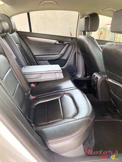 2012' Volkswagen Passat photo #5