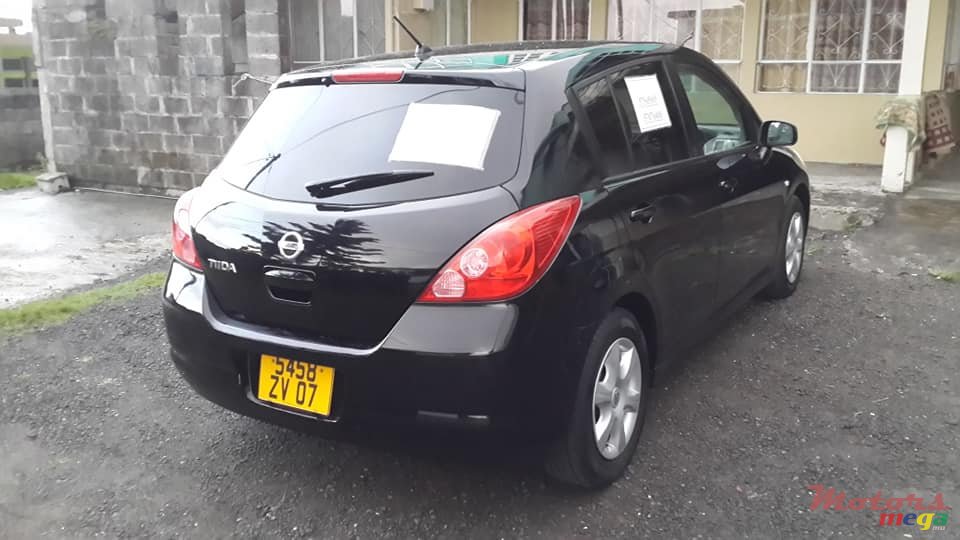 2007' Nissan Tiida Hatchback photo #2