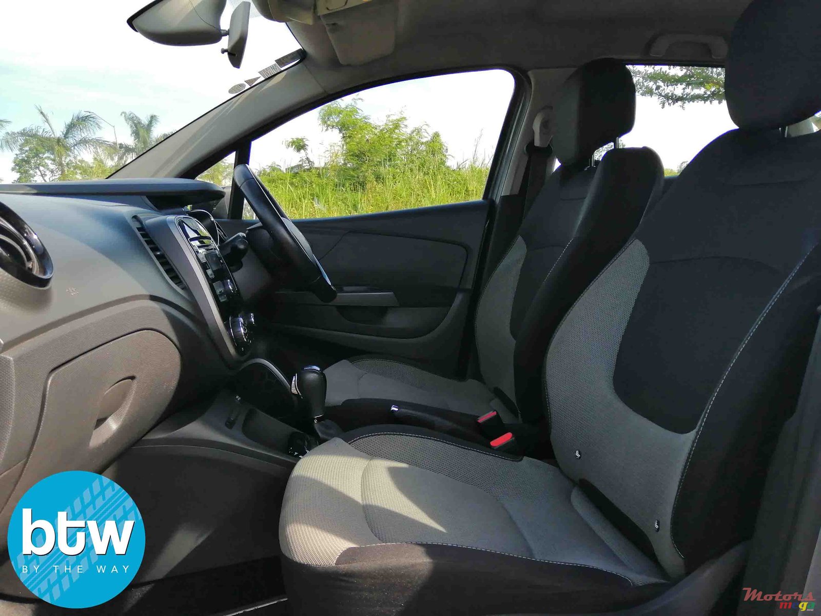 2016' Renault Captur photo #5