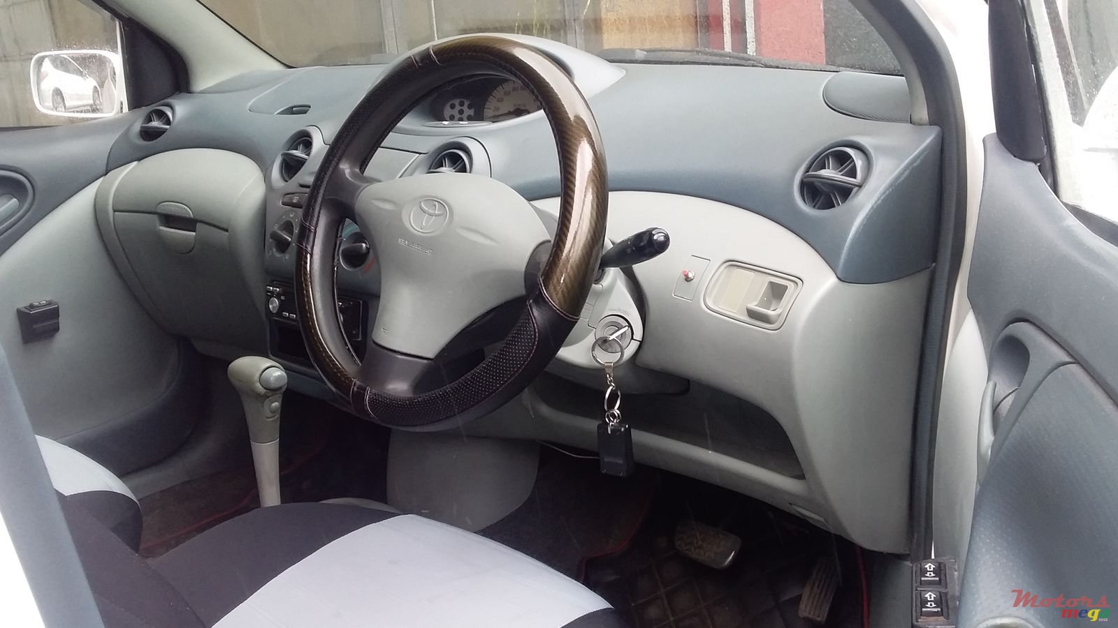 2000' Toyota Vitz photo #3