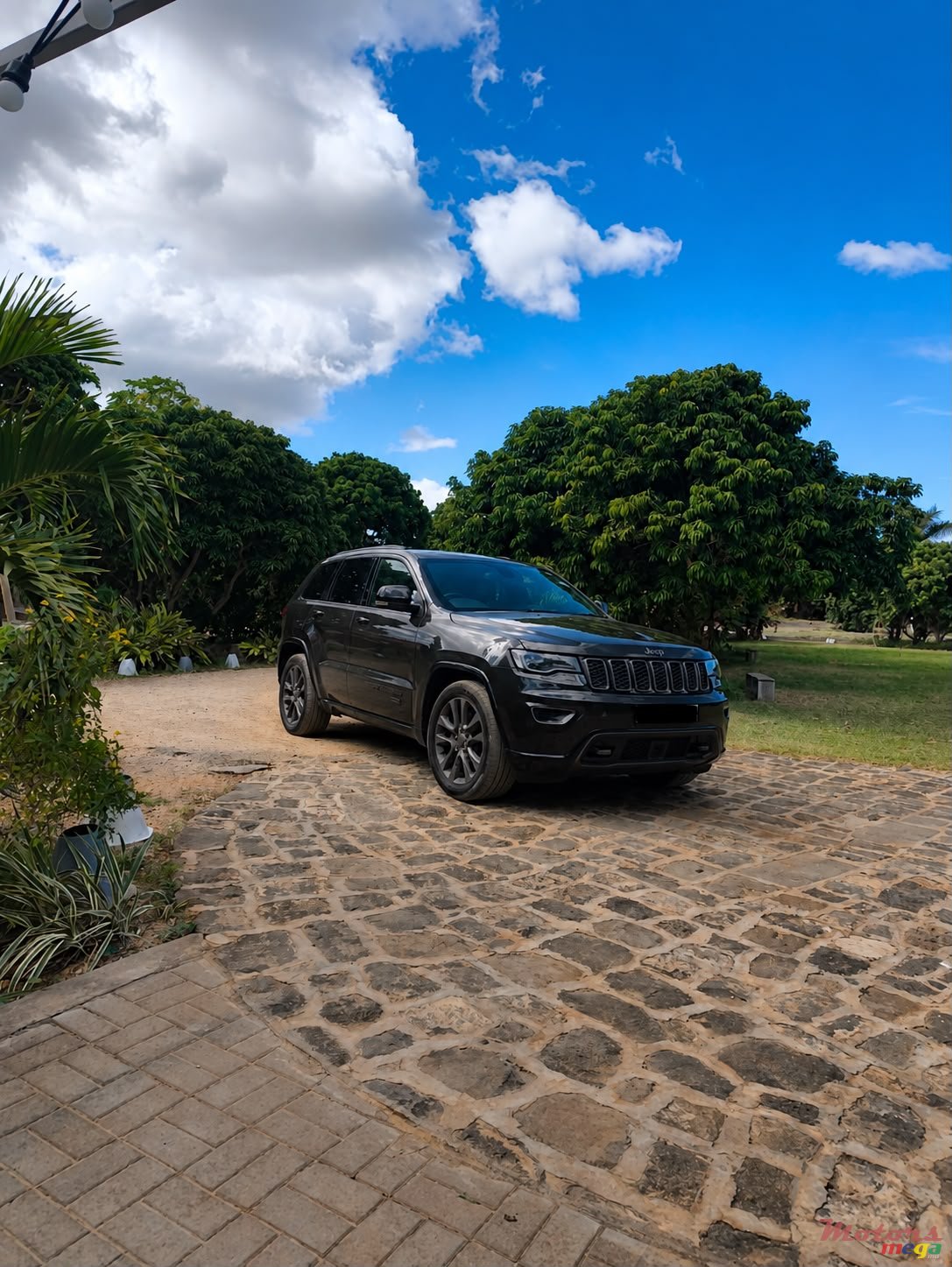 2018' Jeep Grand Cherokee photo #1