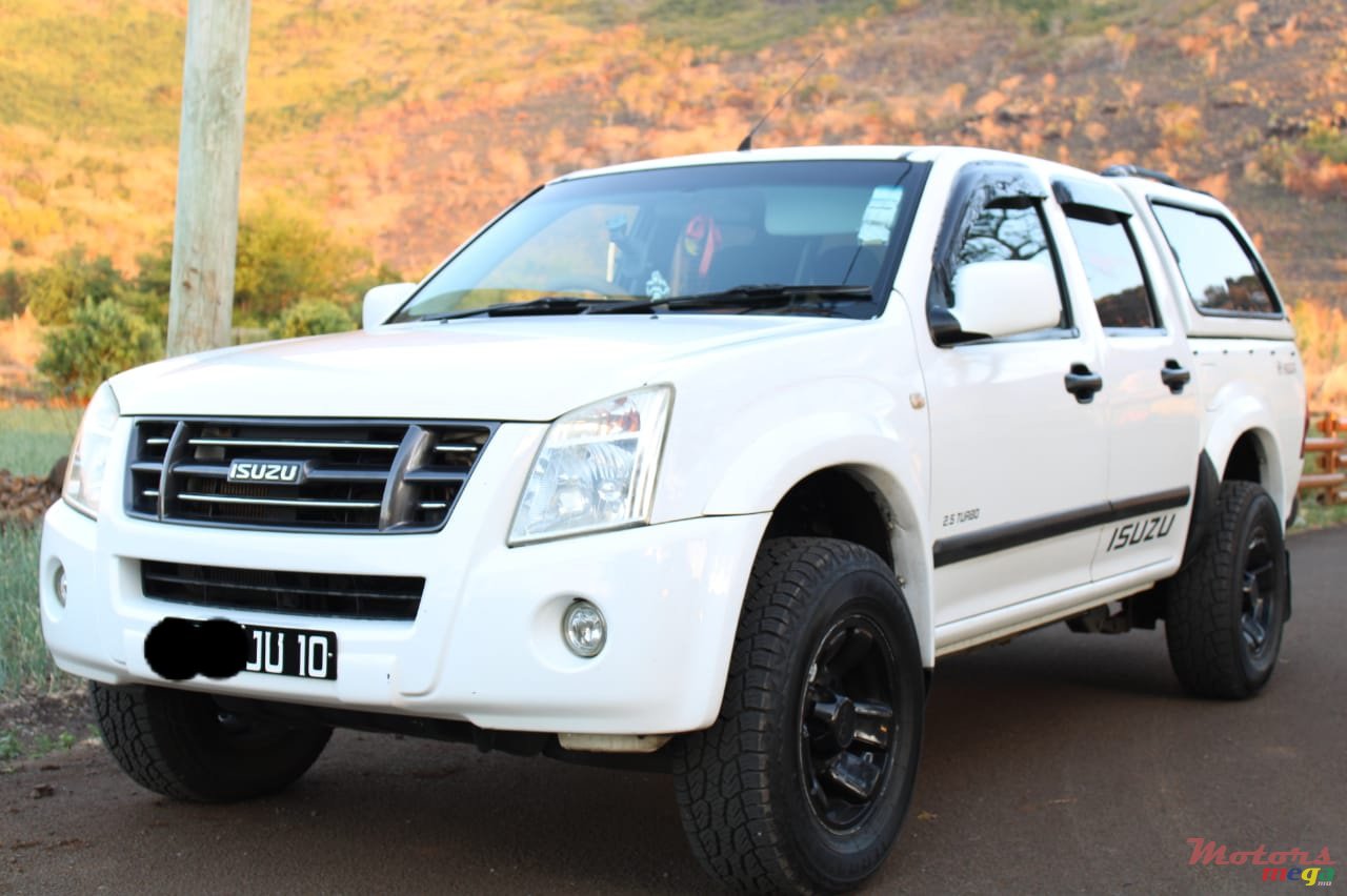 2010' Isuzu photo #4