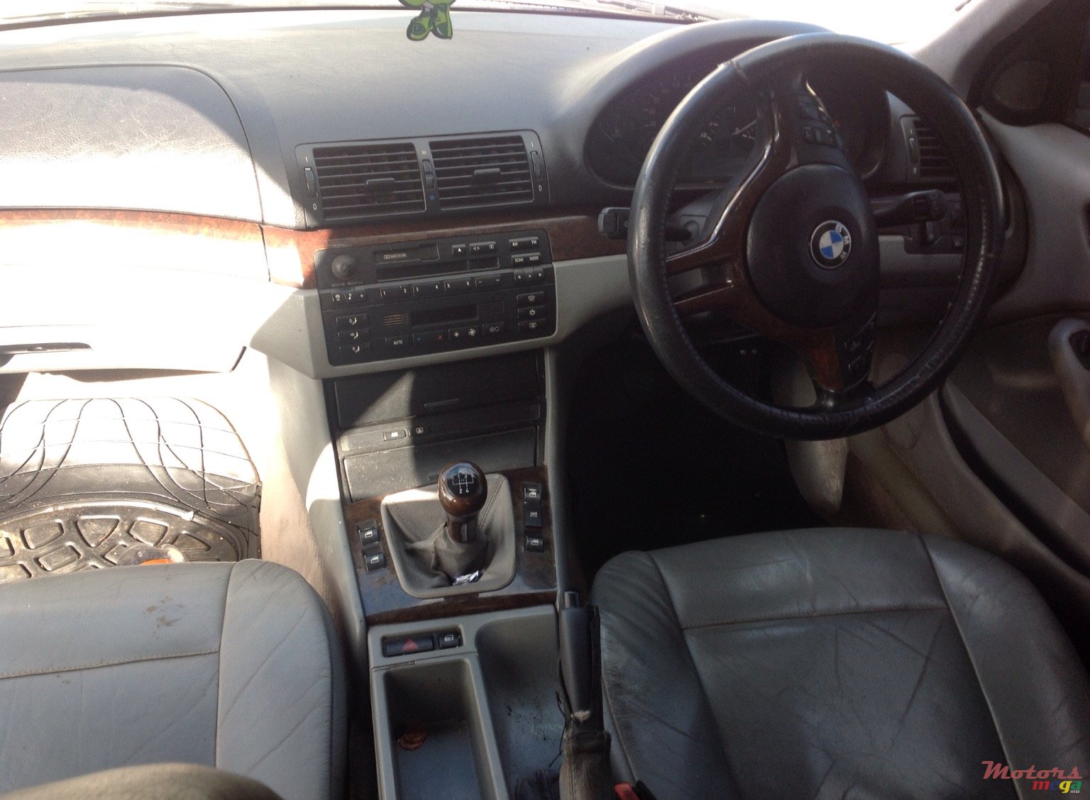 2002' BMW 320 photo #2