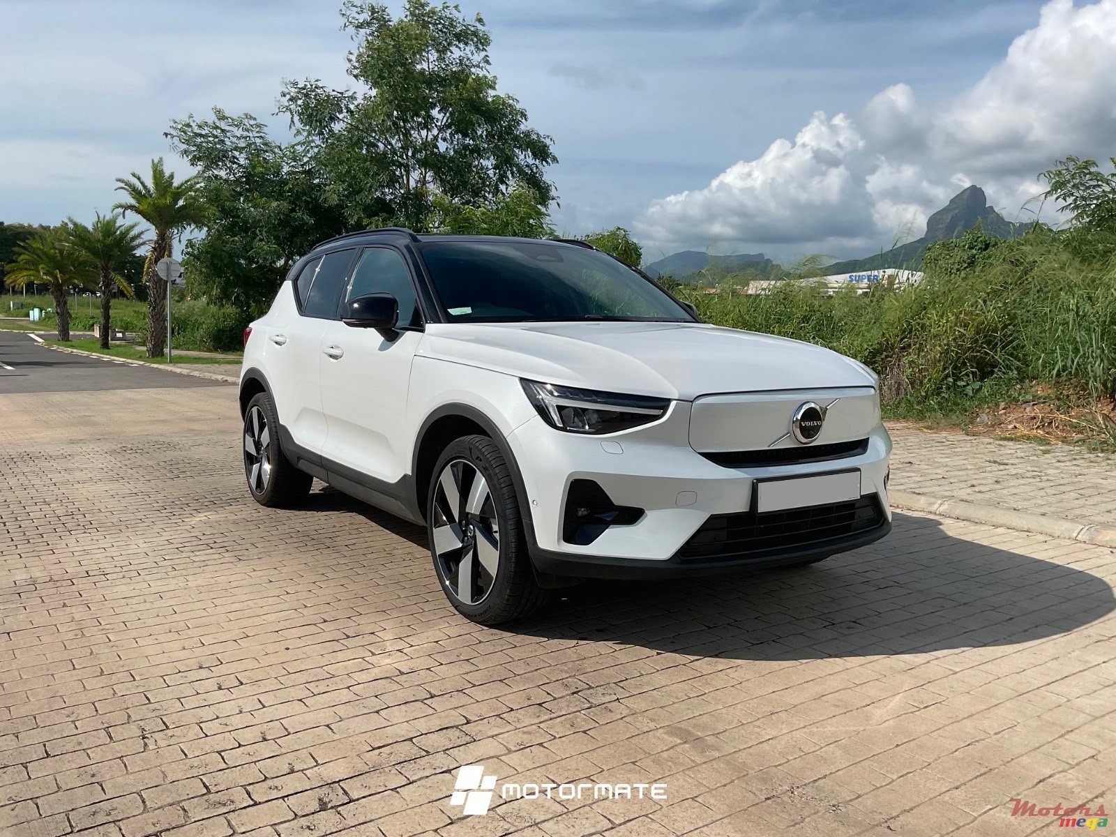 2023' Volvo XC40 P8 ULTIMATE photo #1