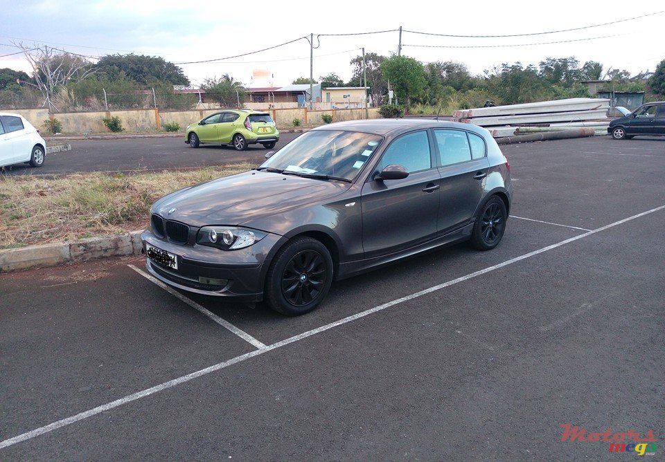 2007' BMW 1 Series 5 Door photo #2