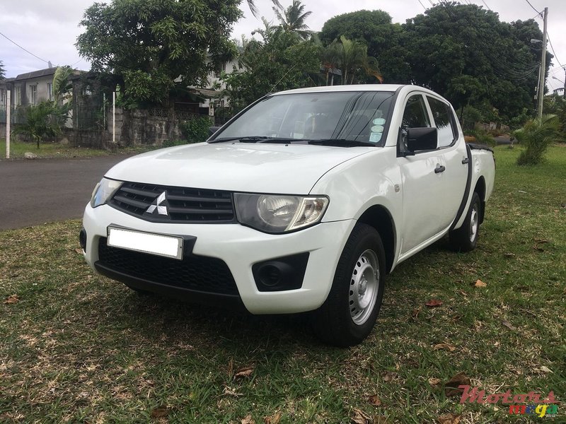 2010' Mitsubishi L200 Sportero photo #2