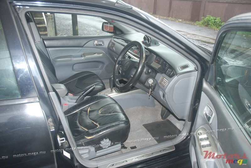 2004' Mitsubishi Lancer photo #4