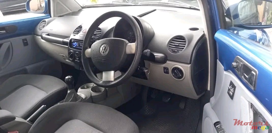 2005' Volkswagen Beetle photo #5