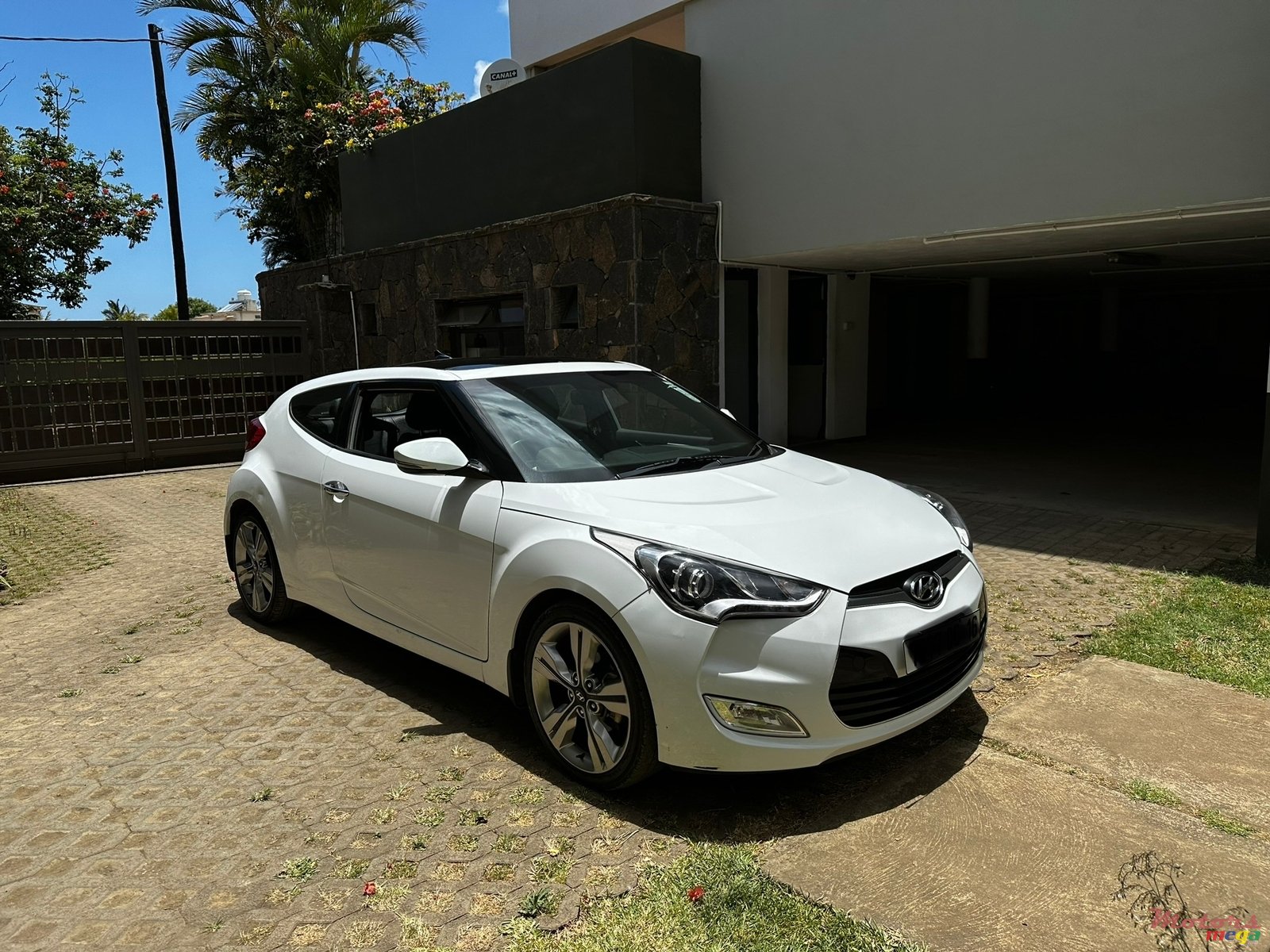 2016' Hyundai Veloster photo #1