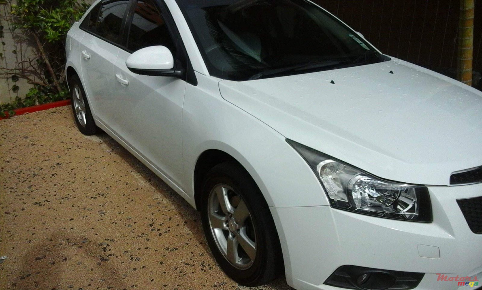 2012' Chevrolet Cruze Cruze photo #2