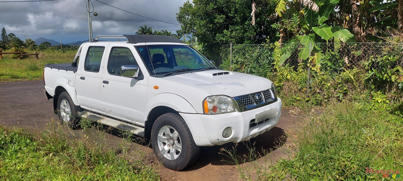 2014' Nissan Hardbody photo #1