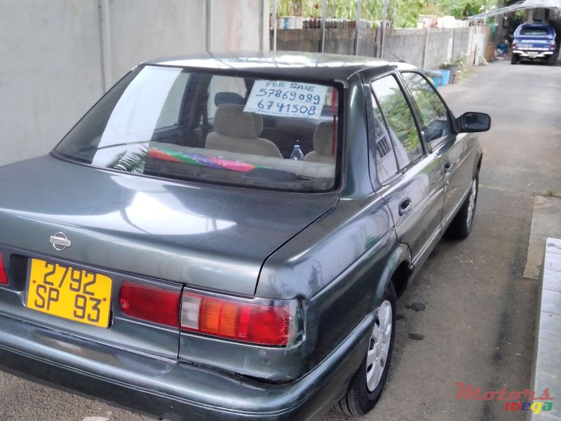 1993' Nissan Sunny saloon photo #5