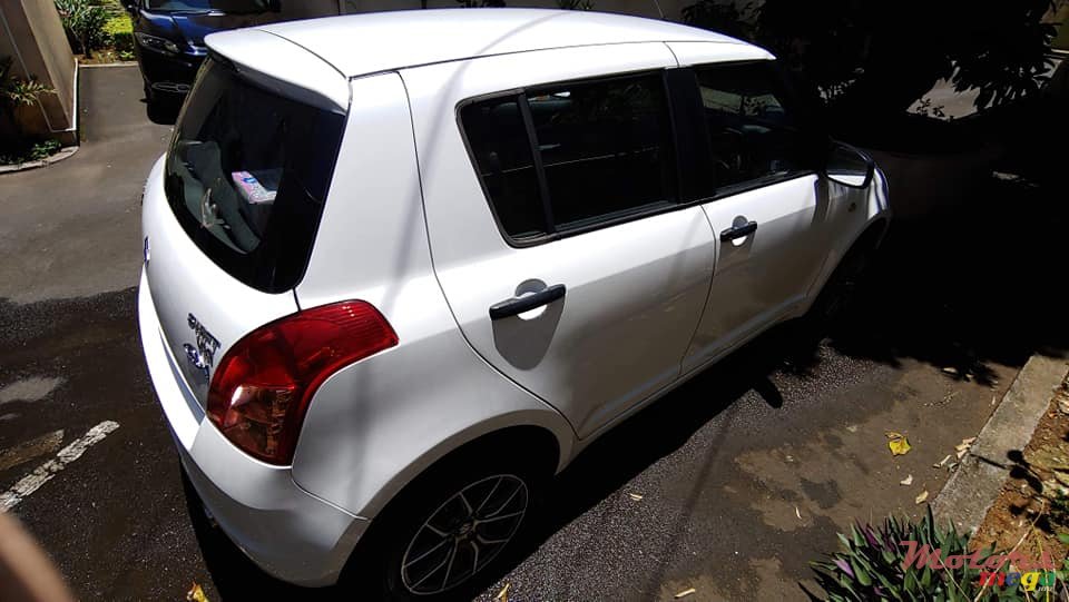 2009' Suzuki Swift photo #5