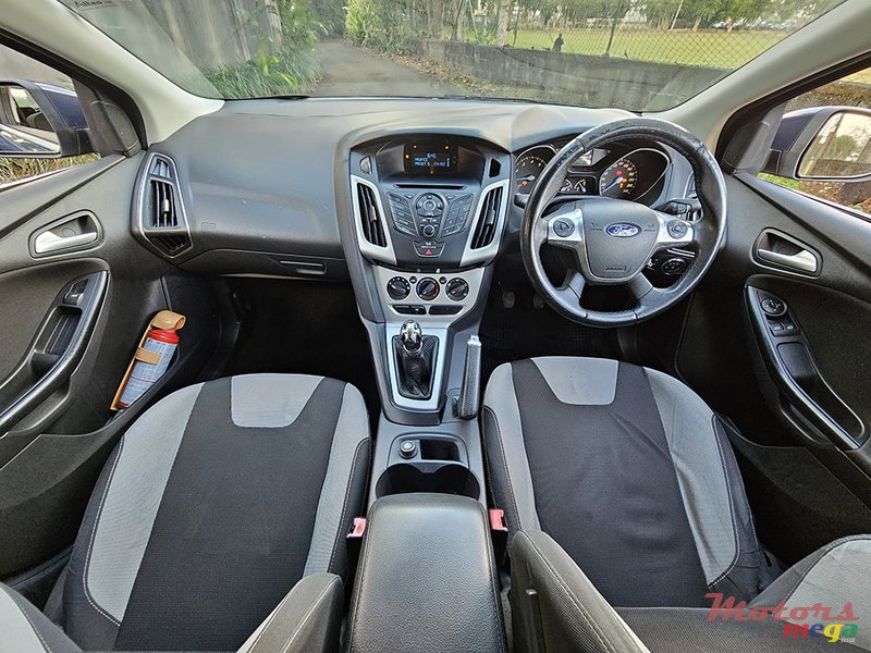 2012' Ford Focus photo #6