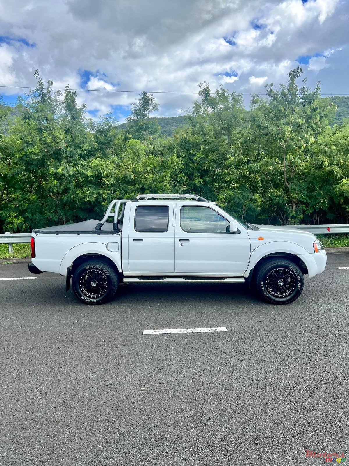 2009' Nissan Hardbody photo #3