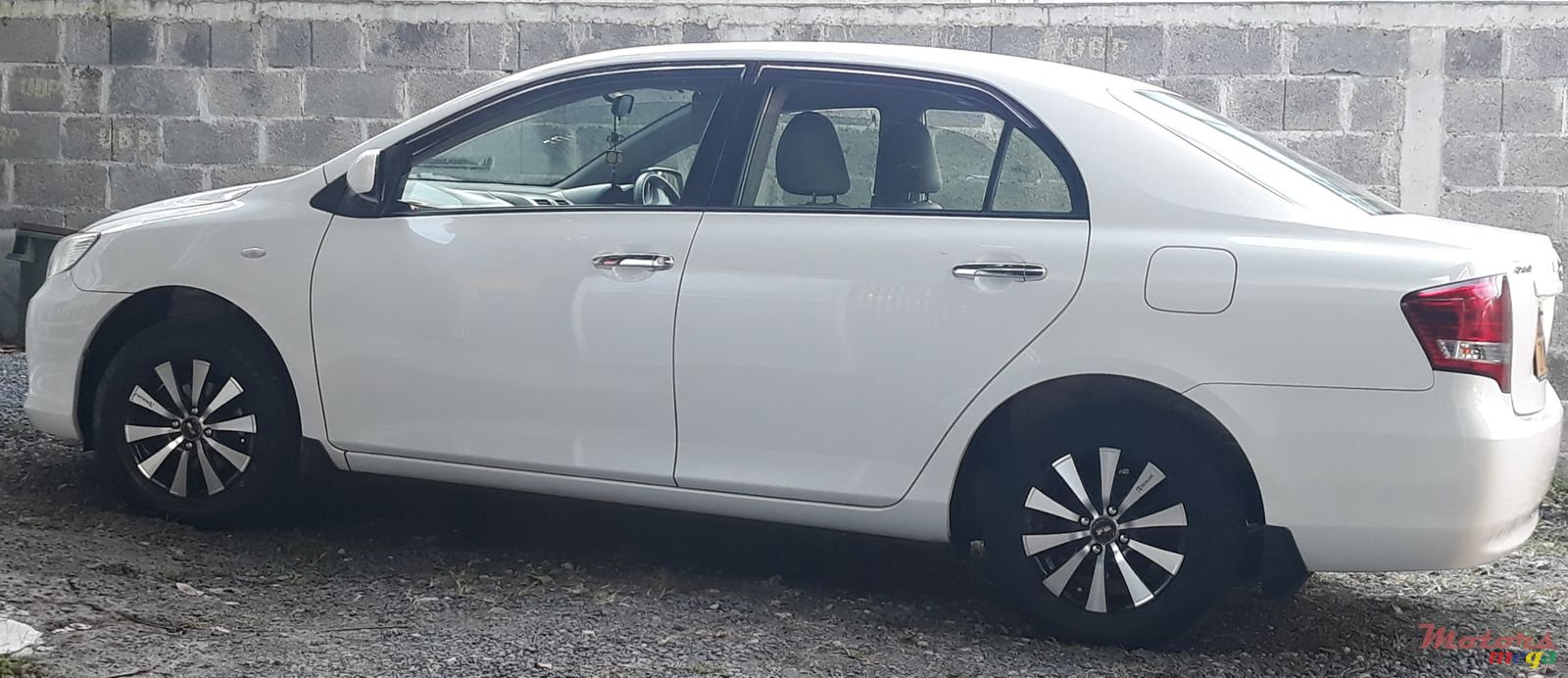 2009' Toyota Axio photo #1