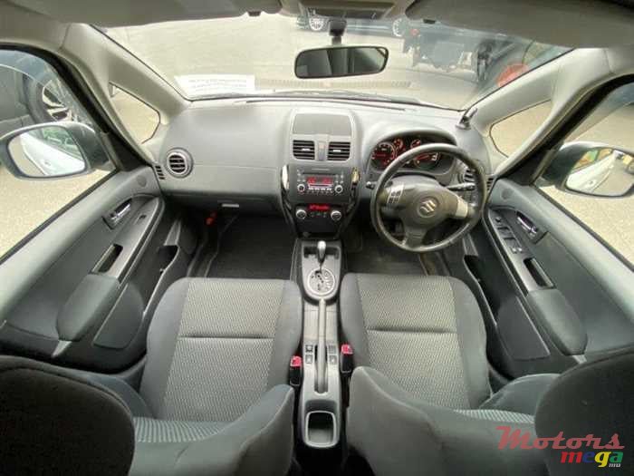 2010' Suzuki SX4 photo #5
