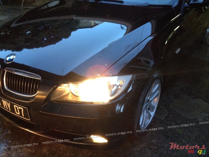 2007' BMW 3 Series 320i photo #2