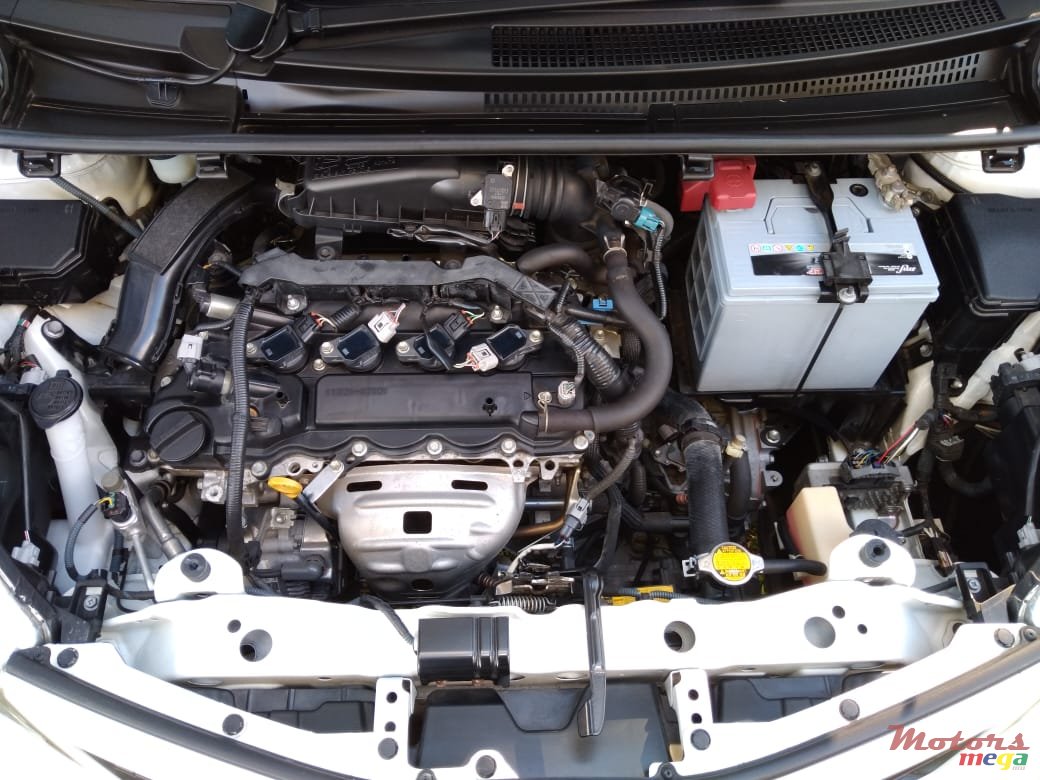 2014' Toyota Vitz photo #5