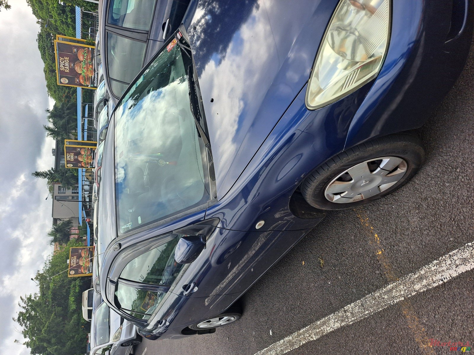 2011' Mitsubishi Lancer photo #1