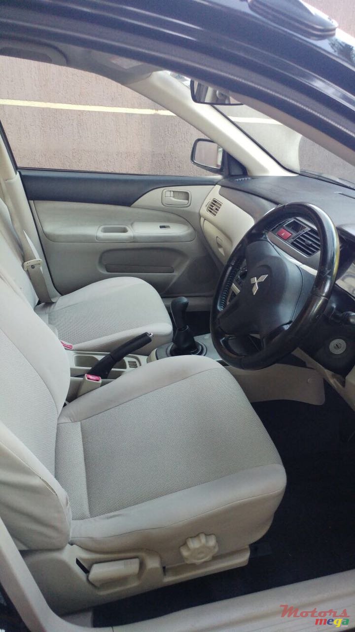 2009' Mitsubishi Lancer photo #4
