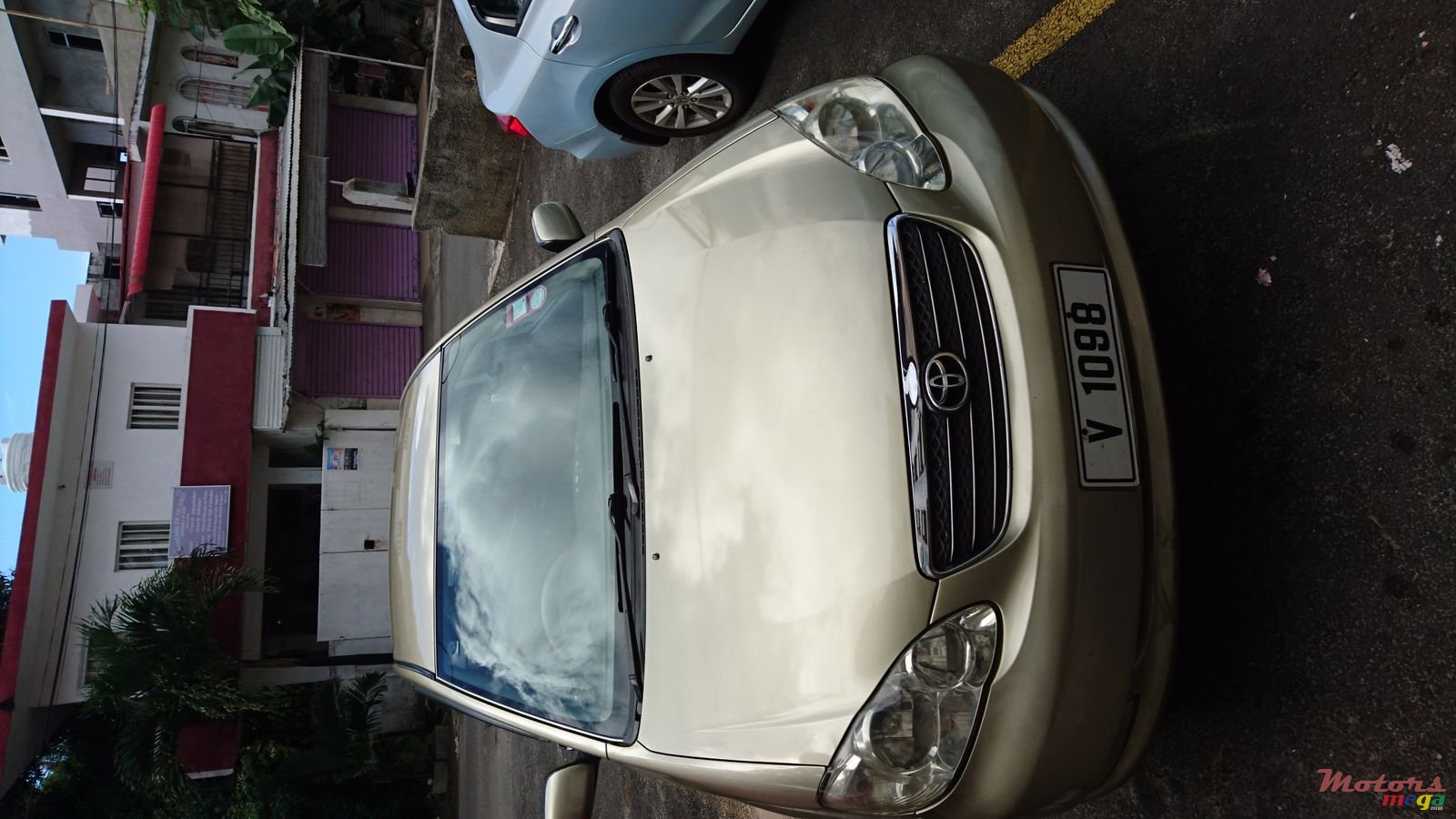 2004' Toyota Corolla Saloon photo #6