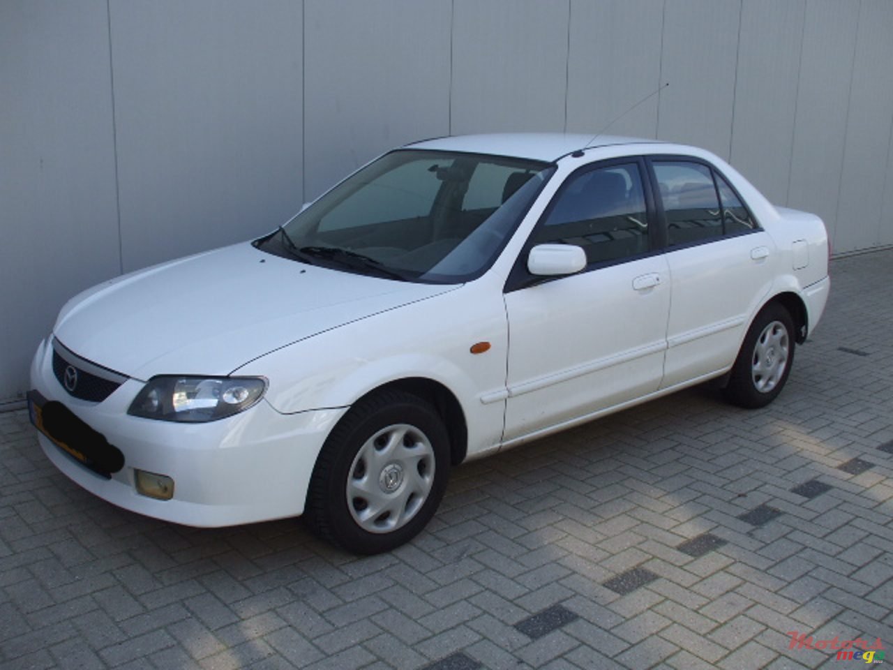 2003' Mazda 323 photo #2