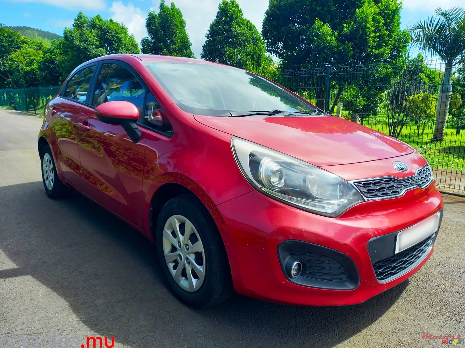 2015' Kia Rio 1.4 Hatchback photo #1