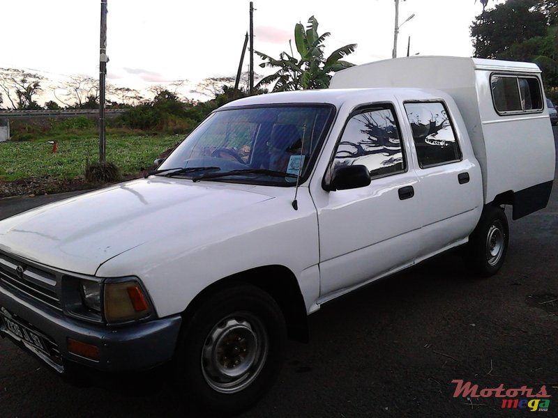 1993' Toyota Hilux photo #2