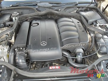 2004' Mercedes-Benz E-Class 220 CDI photo #5