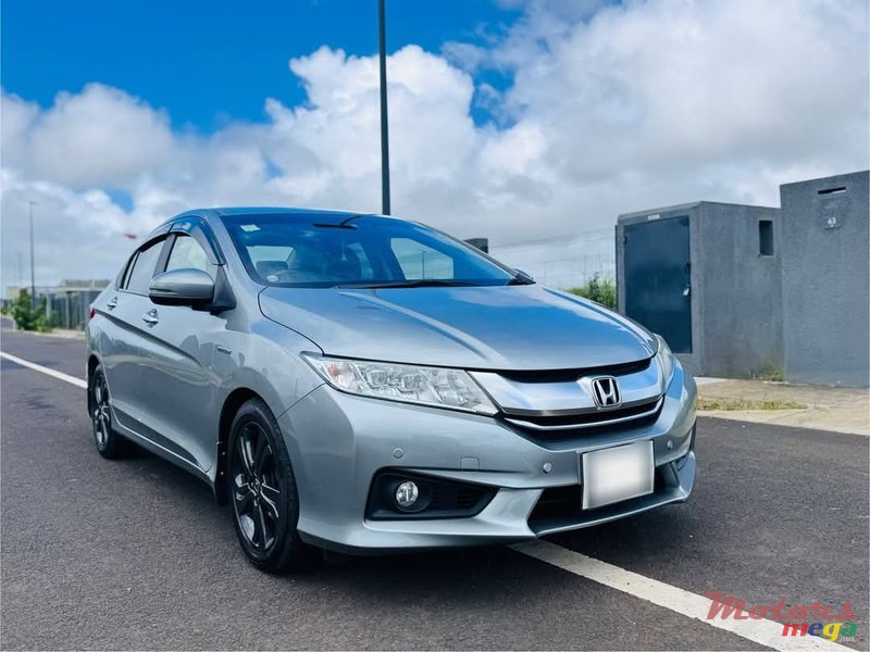 2016' Honda Grace photo #2