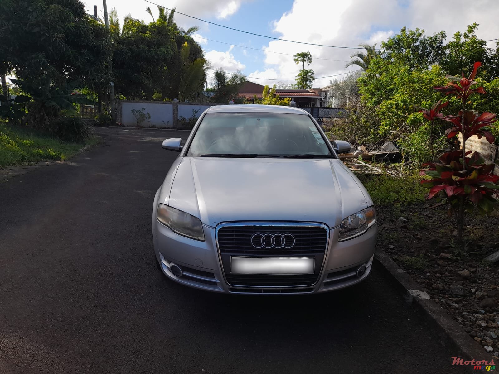 2010' Audi A4 Sedan photo #2