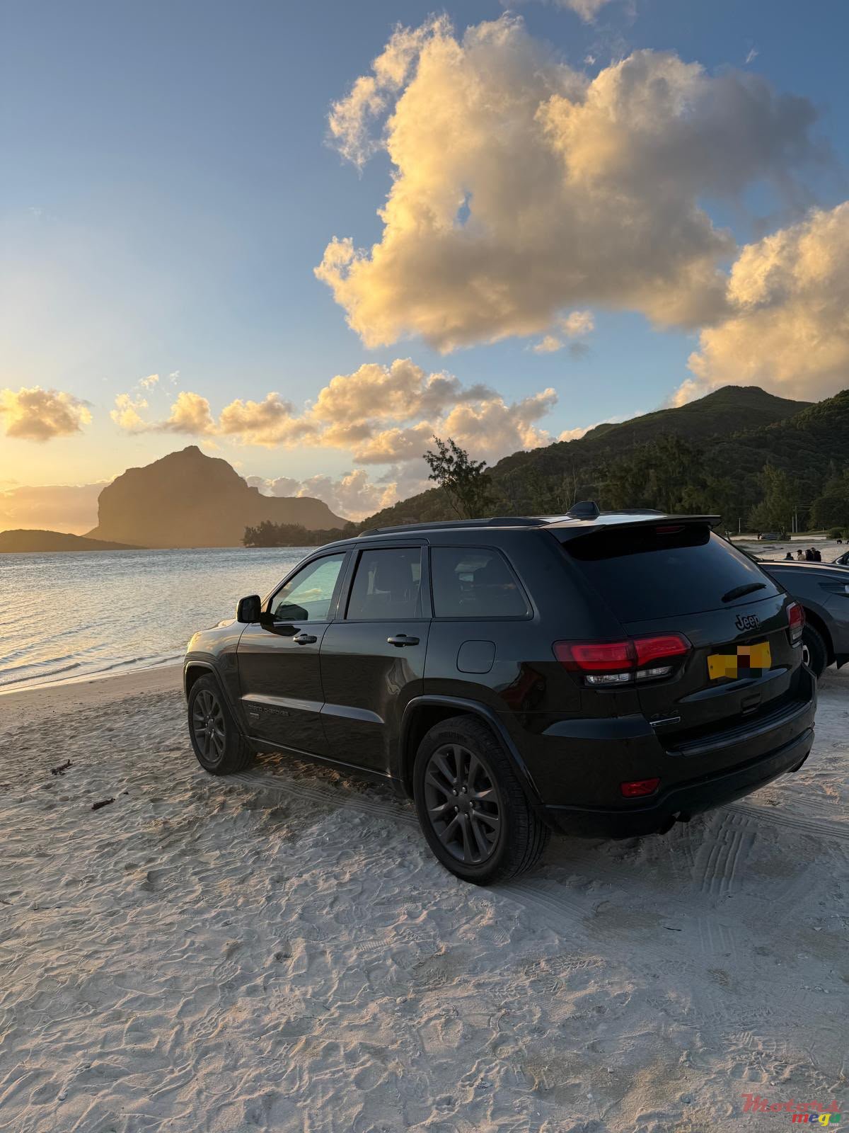 2018' Jeep Grand Cherokee photo #3