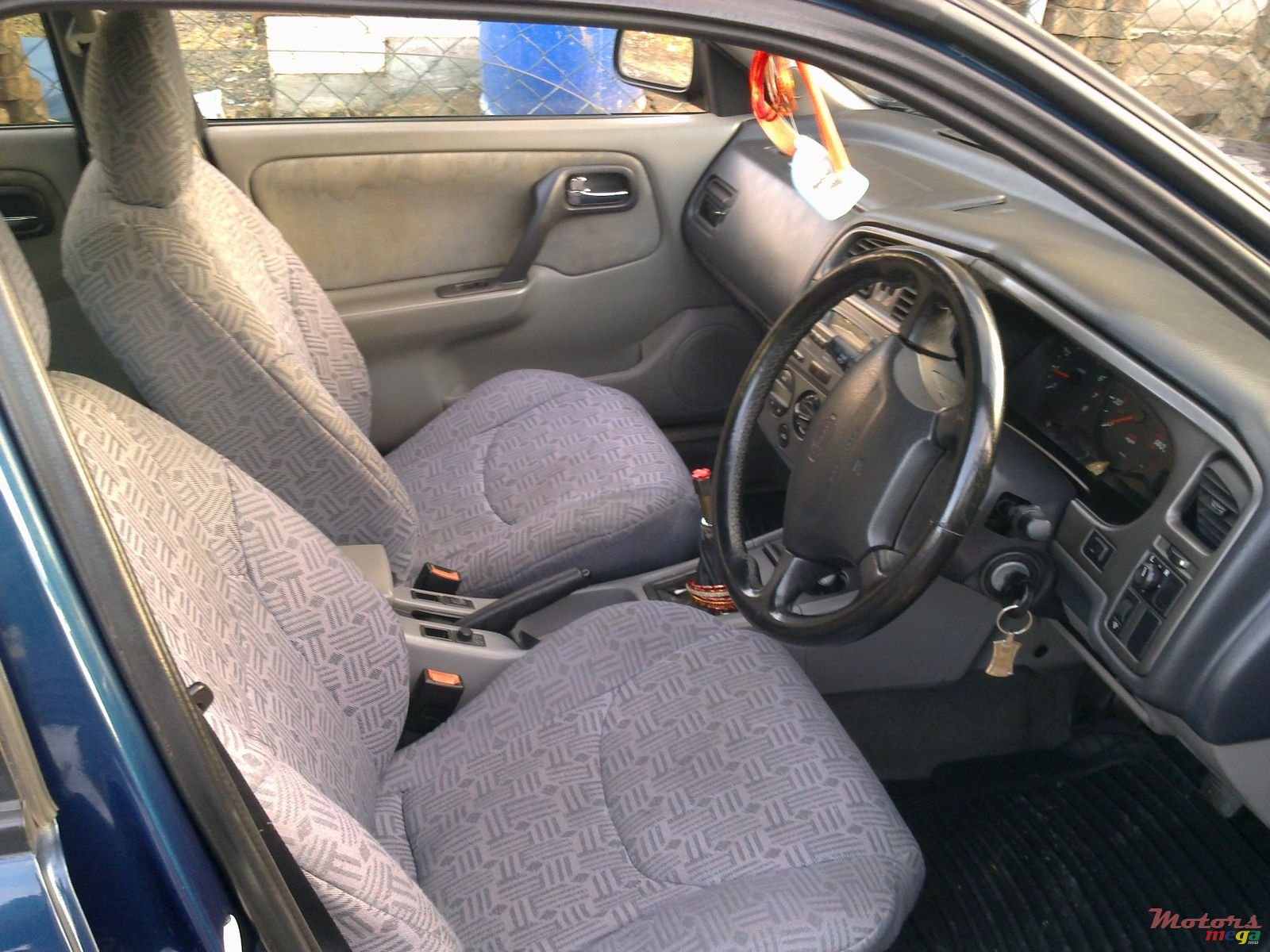 2000' Nissan Primera photo #2