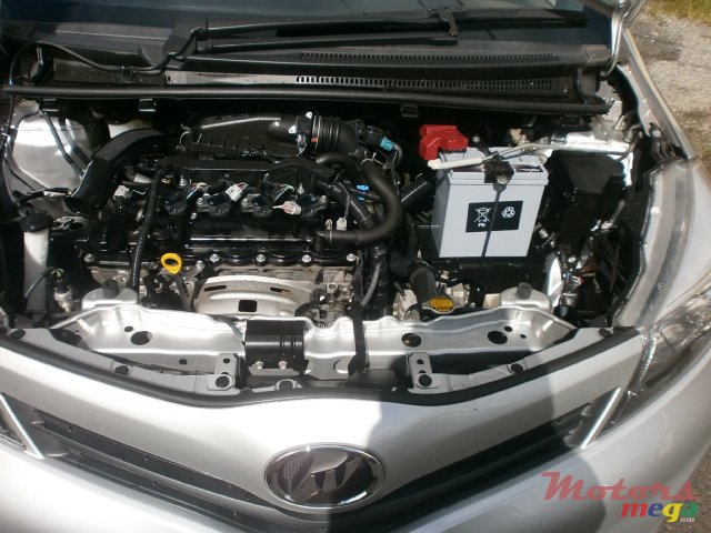 2013' Toyota Vitz photo #2