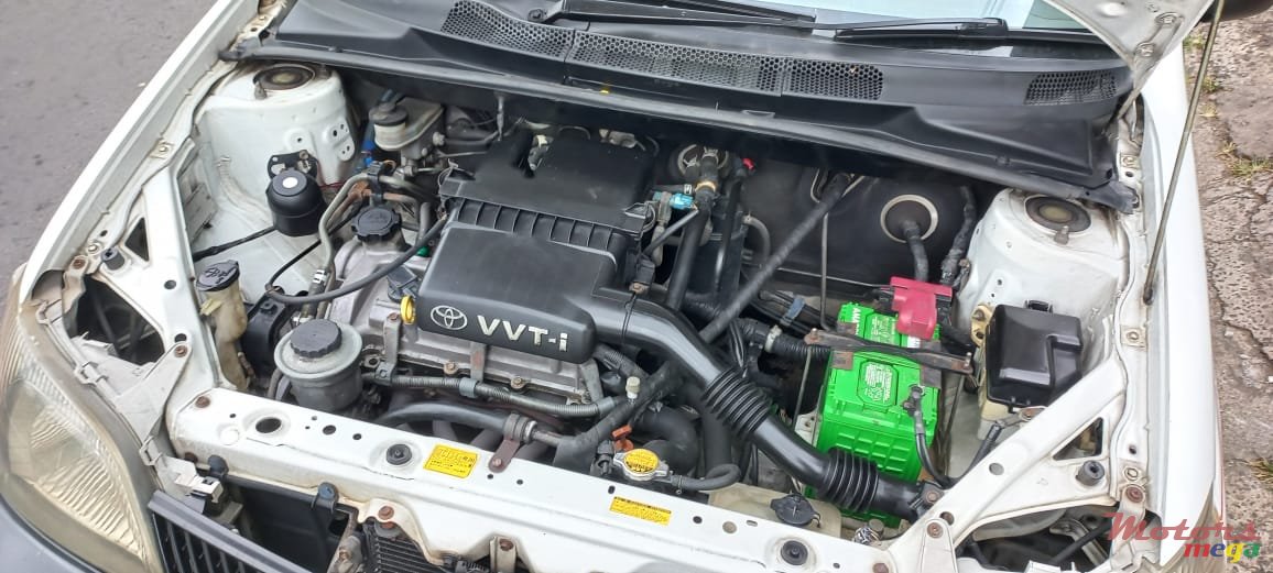 2000' Toyota photo #5