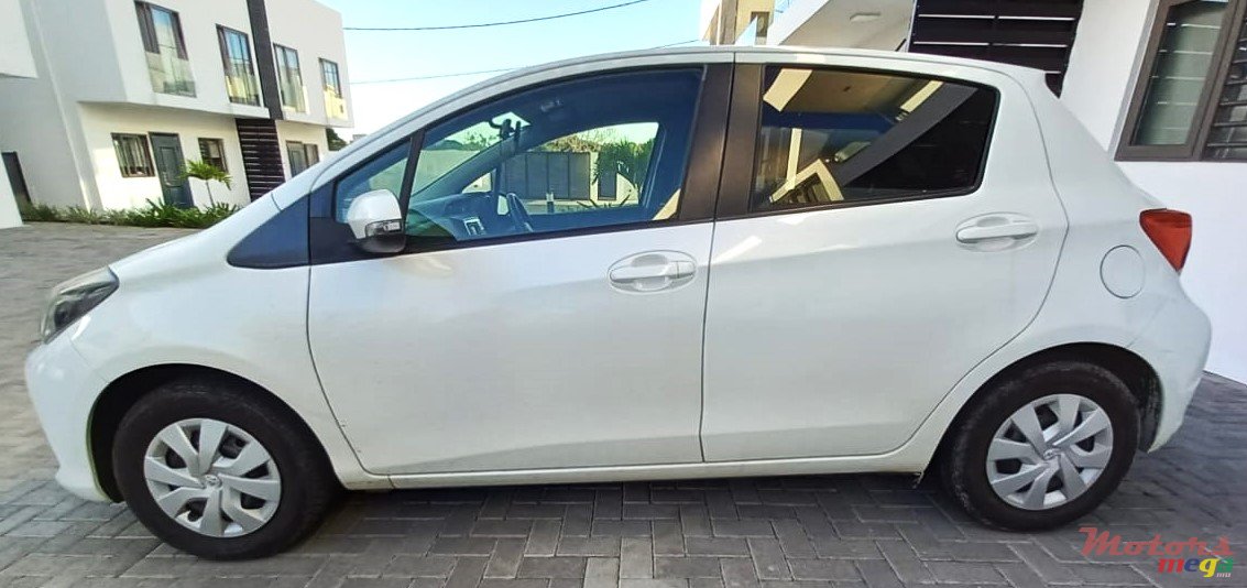 2014' Toyota Vitz photo #3